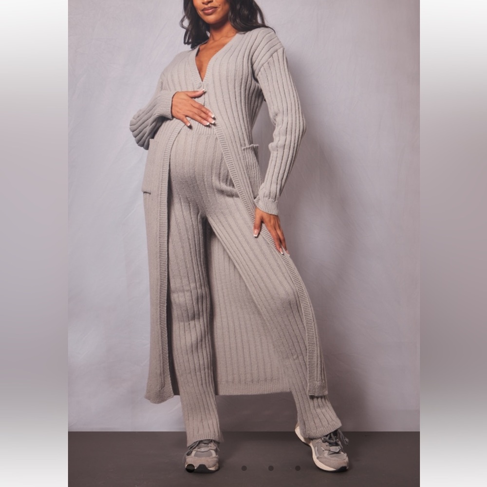 Knit leggings and long cardigan